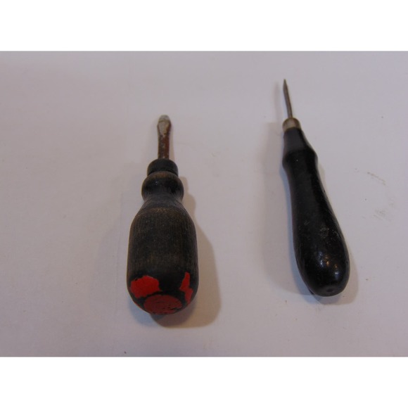 4 Sewing Machine Tools Stiletto Needle Screwdriver Early Antique Metal Wood - Picture 7 of 9